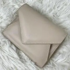 【極美品】チャールズアンドキース BOSIE ボシー 折財布 アイボリー OAT