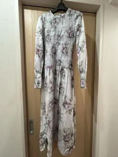 GANNI 長袖 花柄 シャーリングワンピースのサムネイル