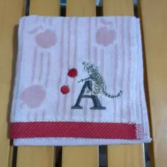 【新品】アフタヌーンティー☆猫とリンゴの刺繍入りタオル ハンカチのサムネイル