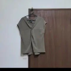 美品！ソフィラのツイストブラウスのサムネイル