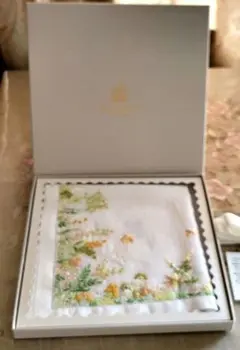 【新品・未使用】WAKO 銀座和光 手刺繍 ハンカチ「野の花」のサムネイル