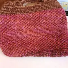 ブラウンとピンクの編み物トートバッグ