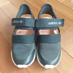adidas ブラック サンダル マジックテープ　15センチ