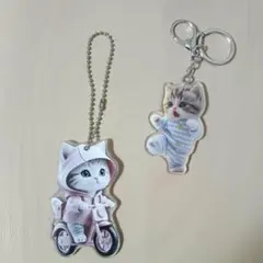 猫のバイクライディングと猫キック　アクリルストラップ　　キーホルダー2点セット