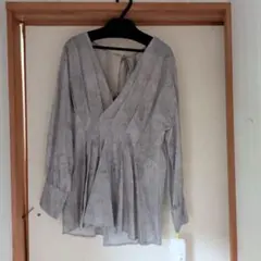 DOLL UP OOPS 花柄グレー長袖ブラウスのサムネイル