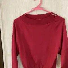UNTITLED 赤 ボタン付きオフショルダー
