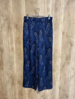 ボタニカル カジュアルパンツ