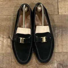 美品【サルヴァトーレフェラガモ】25.5cm/モカシン/ローファー/スエード モカシン - ウィメンズ | Ferragamo