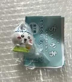 【匿名配送】ちいかわ　たべものいっぱいマスコット　ハチワレ