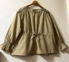 ワールド★美品　お袖ふっくら&ウエスト リボンの絞りで調節可、ゆったりブラウス