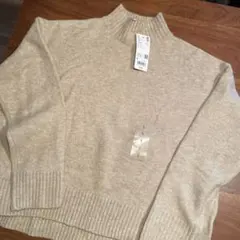 UNIQLO ベージュ ニット　Sサイズ　スフレヤーン　モックネックセーター