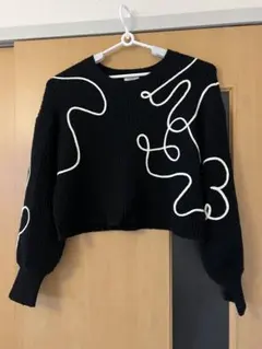 ローリーズファーム　黒のホワイトラインクロップドニット