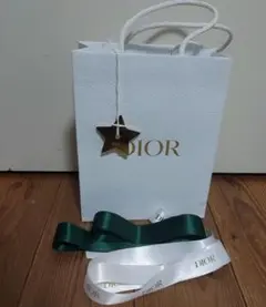 Dior ホワイト紙袋 星型タグ付き リボン付き