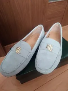 フラットシューズ