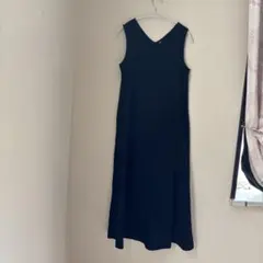 UNIQLO 黒いVネックロングジャンパースカート　M