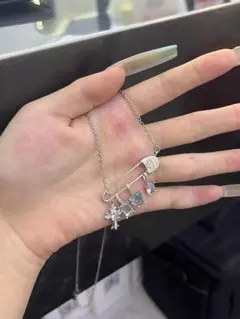 シルバーチェーン ネックレス 青いクリスタル