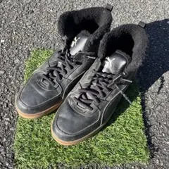 PUMA ブラック ハイカットスニーカー