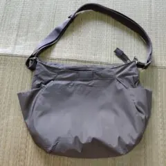 Y'SACCS イザック ショルダーバッグ ナイロン ブラウンカーキ色のサムネイル