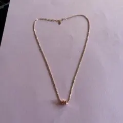 シンプルな金属製チェーンネックレス