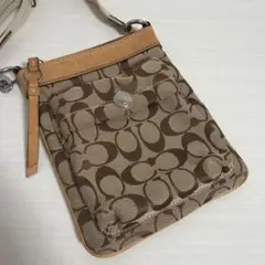 coach コーチ　ミニショルダーバッグ　シグネチャー　ベージュ　キャンバス生地