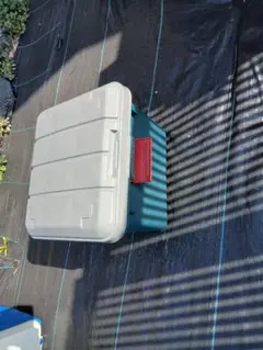 青とグレーの蓋付き収納ボックス