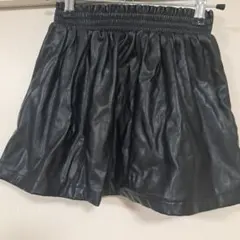 ブラックレザー風スカート
