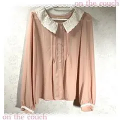on the couchピンク レース襟 長袖ブラウス　シャツ