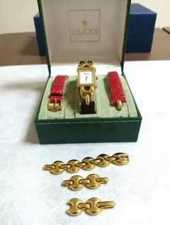 非常に美品。GUCCI 着せ替えブレスストラップ ゴールドGP 腕時計（赤