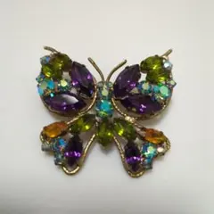 蝶の形ブローチ