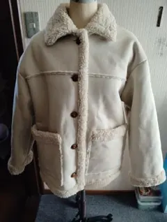 ボア襟付きクリーム色フリースジャケット
