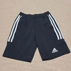 新品同様 adidas ハーフパンツ ブラック 120cm