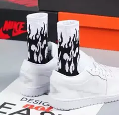 B.靴下 くつ下 ソックス 炎 ほのう ファイヤー