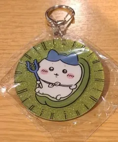 ちいかわ　ラメアクリルキーホルダー　ハチワレ