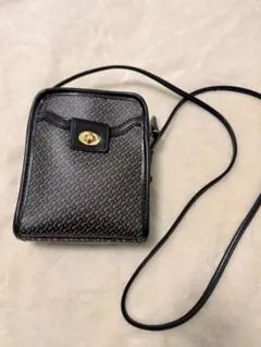 ブラックショルダーバッグ