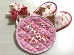 【未使用、美品❣️】鍋つかみ （リサラーソン）➕スリッパ（メゾンドフルール）のサムネイル