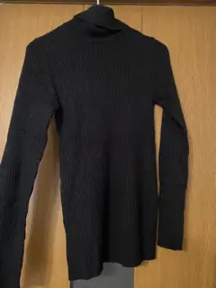 美品INGNIリブ編み 黒 タートルネック セーター