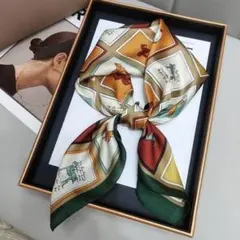 大人気♡　スカーフ　バンダナ　グリーン　大判　上品　シルク風　レディース