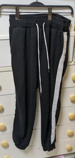 ブラック ジョガーパンツ サイドストライプ