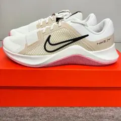 新品 NIKE ナイキランニングシューズ トレーニングシューズレディース24白