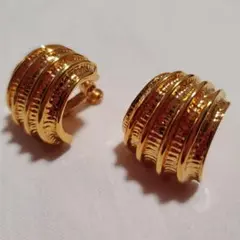 No.820 ゴールド色 ストライプ デザインイヤリング　　ネジバネタイプ