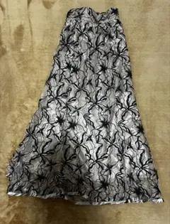 【natural couture】グレージュ×ネイビー花柄 フレアロングスカート