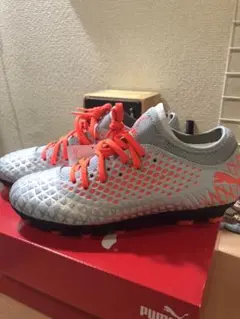 オレンジ＆グレー【PUMA】サッカースパイクシューズ  SALE中