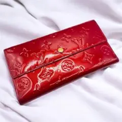 ルイヴィトン LV モノグラムヴェルニ ポルトフォイユインターナショナル レッド