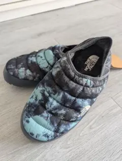 最終値下希少カラー　新品未使用　ノースフェイス　サーモボール　25cm ワサビ