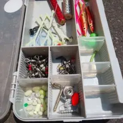 釣り具収納ボックス(約20cm×12.5)とビーズセット等多種多様