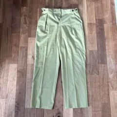 ライトグリーンスラックス ボタン付き