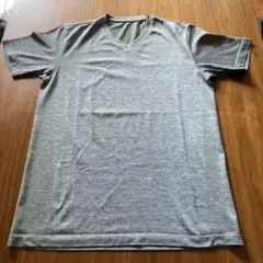 vネック Tシャツ
