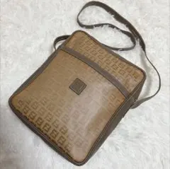 FENDI フェンディ　ズッキーノ　ショルダーバッグ　カメラ　PVC レザーのサムネイル
