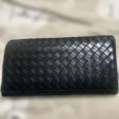 黒の編み込みレザー長財布　ボッデガヴェネタ