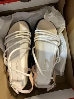 ストラップサンダル ベージュとブラック